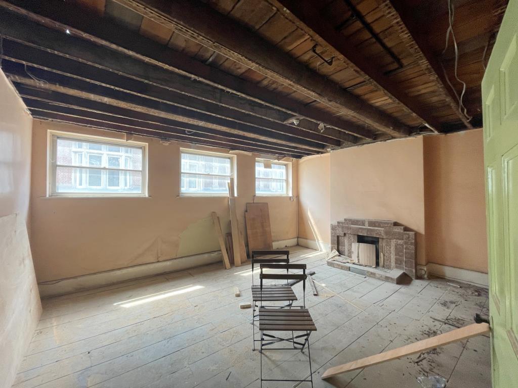 Lot: 142 - FREEHOLD PROPERTY WITH VACANT UPPER PARTS - Ground floor room with view to high street